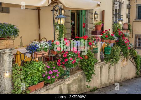 Michelin-Sterne-Restaurant Osteria del Teatro an der Via Giuseppe Maffei in Cortona in der Toskana, Italien Stockfoto