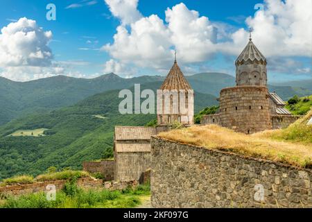 Kirchen der Heiligen Paulus und Petrus und der Heiligen Mutter Gottes, Kloster Tatev, Provinz Syunik, Armenien Stockfoto