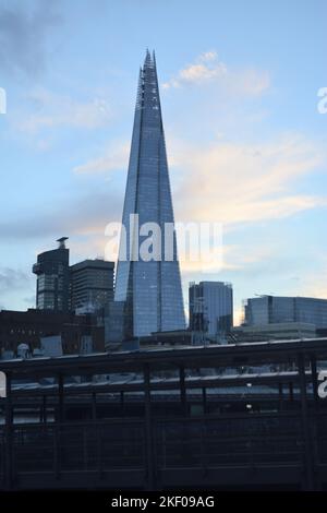 Der Shard, auch Shard of Glass, Shard London Bridge und früher London Bridge Tower genannt, ist ein 95-stöckiges Hochhaus Stockfoto