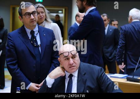 Brüssel, Belgien. 15.. November 2022. Guido Crosetto, Verteidigungsminister bei einem Treffen der EU-Verteidigungsminister am 15. November 2022 im EU-Ratsgebäude in Brüssel, Belgien. Kredit: ALEXANDROS MICHAILIDIS/Alamy Live Nachrichten Stockfoto