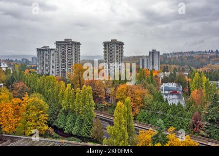 Farbenfrohe Stadtlandschaft zur Herbstsaison in Burnaby, BC, Kanada Stockfoto