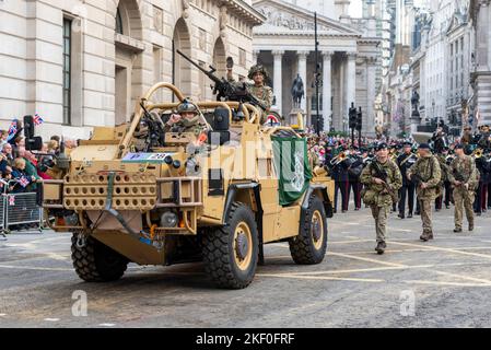 Das Royal Yeomanry, Army Reserve Light Cavalry Regiment bei der Lord Mayor's Show Parade in der City of London, Großbritannien. Jackal Fahrzeug und Soldaten Stockfoto