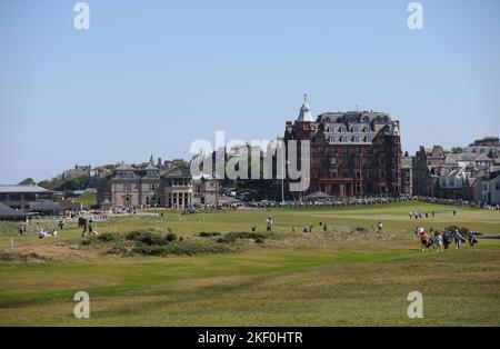 Datei-Foto vom 26/5/2017 des Old Course in St Andrews, Fife, bekannt als die Heimat des Golfs. Schottland hat sich zum „besten Golfziel der Welt“ entwickelt. Zum ersten Mal seit neun Jahren der World Golf Awards gewann Schottland die Auszeichnung bei der Preisverleihung in Abu Dhabi, die zwischen dem 14-16. November stattfand. Ausgabedatum: Dienstag, 15. November 2022. Stockfoto