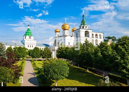 Ipatievsky Kloster oder Ipatiev Kloster oder Hypatian ist ein männliches Kloster am Ufer des Flusses Kostroma in Kostroma Stadt. Stockfoto