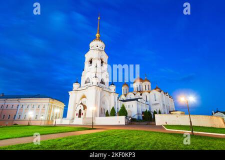 Dormition oder Heilige Himmelfahrt Kathedrale in Vladimir Stadt, Goldener Ring von Russland bei Sonnenuntergang Stockfoto