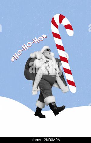 Vertikale Collage Bild von funky gealterten santa schwarz weiß-Effekt Walk Hold präsentiert Sack großen Candy Stick ho-ho-ho isoliert auf Zeichnungshintergrund Stockfoto