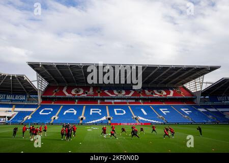 Cardiff, Wales, Großbritannien. 15.. November 2022. Allgemeiner Überblick über das Training der walisischen Nationalmannschaft im Cardiff City Stadium vor dem Aufbruch des Kaders zur FIFA-Weltmeisterschaft 2022 in Katar. Kredit: Mark Hawkins/Alamy Live Nachrichten Stockfoto