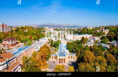 Narzan oder Narzannaya Galerie ist ein historisches Gebäude am Kurortny Boulevard in Kislowodsk Kurstadt in kaukasischen Mineralwässer Region, Stawropol Kra Stockfoto