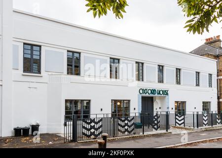 Oxford House, Vermietung von Büroflächen an kleine Unternehmen neben dem Finsbury Park in London, Großbritannien Stockfoto