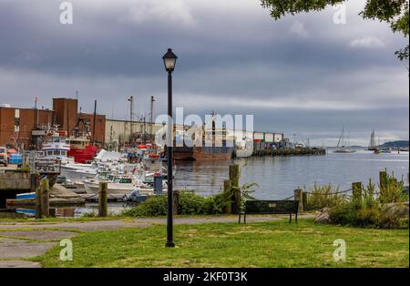 Gloucester, Massachusetts, USA, - 13. September 2022: Blick auf einen Teil des Hafens vom Fitz Hugh Lane Park. Stockfoto