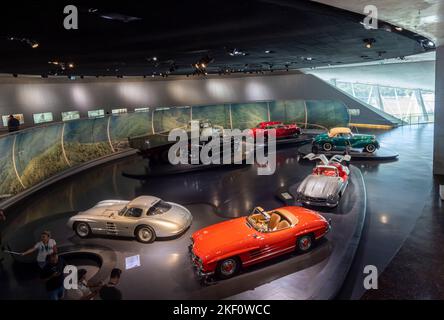 1950s Galerie, Mercedes Benz Museum, Stuttgart, Deutschland Stockfoto