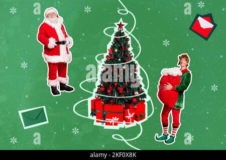 Kreative Foto-Collage Illustration von guter Laune positive santa elf halten Tasche legte Geschenke unter Baum isoliert auf blauem Hintergrund Stockfoto