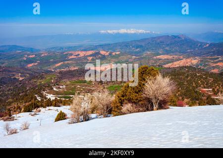 Chimgan im Tian Shan- oder Tengri Tagh-Gebirge in der Nähe der Stadt Taskent in Usbekistan in Zentralasien Stockfoto