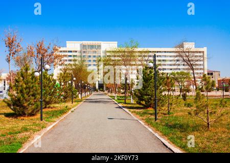Zweigstelle des Urgench-Instituts des Gebäudes der Taschkent Medical Academy in Urgench, Usbekistan Stockfoto