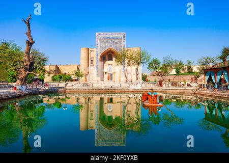 Nadir Divanbegi Khanaka oder Khanqah Nadir Divan-Beghi ist ein Teil des Komplexes Lyabi Hauz in Buchara, Usbekistan Stockfoto