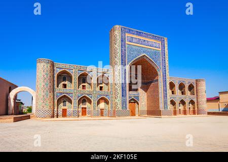 Kosh Madrasah ist ein architektonisches Ensemble bestehend aus Modari Khan Madrasa und Abdullah Khan Madrassa in Buchara, Usbekistan Stockfoto