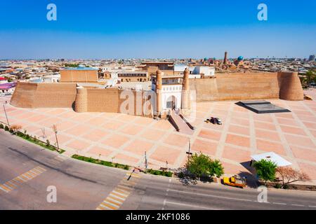 Die Arche von Buchara Luftpanorama. Die Arche-Zitadelle ist eine alte massive Festung in der Stadt Buchara, Usbekistan. Stockfoto