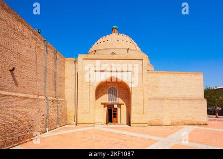 Die Bolo-Haouz- oder Bolo-Khauz-Moschee ist eine historische Moschee, die sich gegenüber der Arche-Festung in Buchara, Usbekistan, befindet Stockfoto