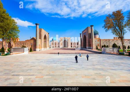 Registan Ulug Beg Madrasah, Sher Dor Madrasa und Tilya Kori Madrasah ist ein Teil der antiken Stadt Registan, Samarkand in Usbekistan Stockfoto