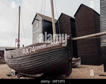 Hastings, East Sussex, Großbritannien, November 11. 2022. Historische Pfaden alte Fischergebäude Stockfoto