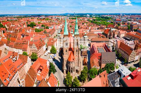 Luftpanorama der Kirche St. Sebaldus oder St. Sebald in der Nürnberger Altstadt. Nürnberg ist die zweitgrößte Stadt des bayerischen Bundesstaates in Deutschland. Stockfoto