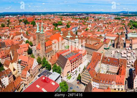 Luftpanorama der Kirche St. Sebaldus oder St. Sebald in der Nürnberger Altstadt. Nürnberg ist die zweitgrößte Stadt des bayerischen Bundesstaates in Deutschland. Stockfoto