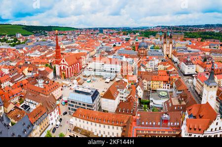 Marienkapelle oder Marienkirche am Marktplatz oder Marktplatz in der Würzburger Altstadt aus der Vogelperspektive. Würzburg oder Würzburg ist eine Stadt in Frankreich Stockfoto