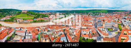 Der Hauptfluss und die Würzburger Altstadt sind von oben aus zu sehen. Würzburg oder Würzburg ist eine Stadt in der Region Franken im Bundesland Bayern. Stockfoto