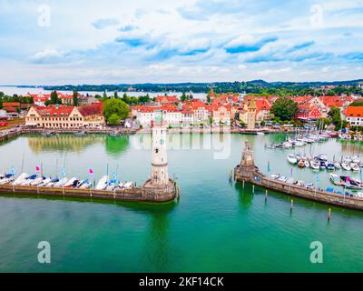 Lindau Luftpanorama. Lindau ist eine große Stadt und Insel am Bodensee oder Bodensee in Bayern, Deutschland. Stockfoto