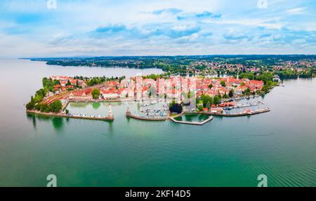 Lindau Luftpanorama. Lindau ist eine große Stadt und Insel am Bodensee oder Bodensee in Bayern, Deutschland. Stockfoto