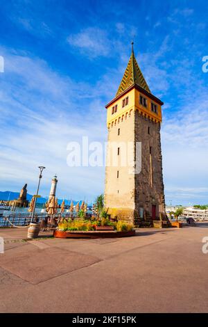 Der Mangturm oder Mangenturm ist ein alter Turm in der Altstadt von Lindau. Lindau ist eine große Stadt und Insel am Bodensee oder Bodensee in Bayern, Deutschland Stockfoto