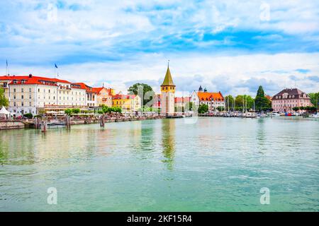 Lindau Altstadt und Hafen. Lindau ist eine große Stadt und Insel am Bodensee oder Bodensee in Bayern, Deutschland. Stockfoto