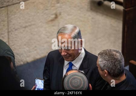 Jerusalem, Israel. 15.. November 2022. Der Likud-Führer und der kommende israelische Premierminister Benjamin Netanjahu nimmt an einer Sitzung Teil, die für die Vereidigung des israelischen parlaments von 25. (Knesset) geschlossen wurde. Quelle: Ilia Yefimovich/dpa/Alamy Live News Stockfoto