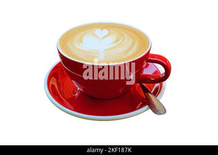 Heißer Cappuccino-Kaffee in roter Tasse isoliert auf weißem Hintergrund Stockfoto
