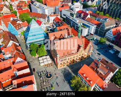 Ulmer Münster oder Ulmer Münster Luftpanorama, eine lutherische Kirche in Ulm, Deutschland. Es ist derzeit die höchste Kirche der Welt. Stockfoto