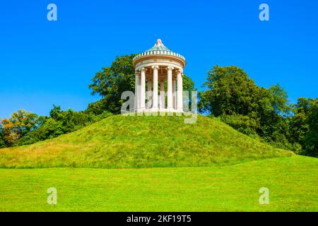 Monopteros, ein griechischer Tempel im Englischen Garten oder englischer Garten, ein großer öffentlicher Park im Zentrum von München, Bayern Stockfoto