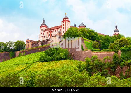 Festung Marienberg in der Würzburger Altstadt. Würzburg oder Würzburg ist eine Stadt in der Region Franken im Bundesland Bayern. Stockfoto