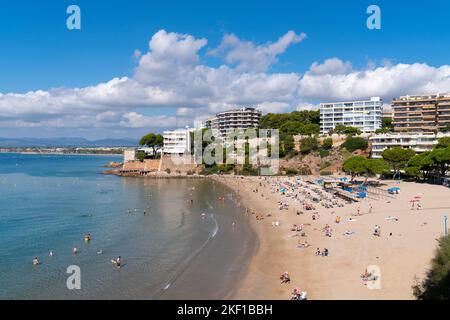 Platja dels Capellans Salou Strandblick mit Touristen und Besuchern Costa Dorada Katalonien Spanien Provinz Tarragona Stockfoto