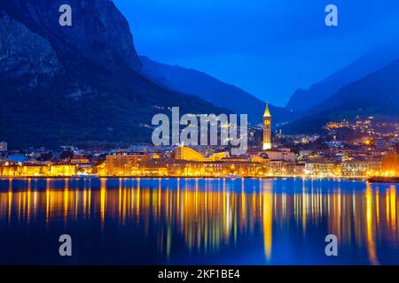 Comer See in der Dämmerung, Lombardei, Italien Stockfoto