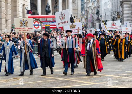 Moderne Livree-Firmen nehmen an der Lord Mayor's Show Parade in der City of London, Großbritannien, Teil. Versicherungsmathematiker Stockfoto