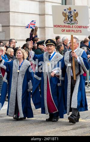 Moderne Livree-Firmen nehmen an der Lord Mayor's Show Parade in der City of London, Großbritannien, Teil. Honourable Company of Air Pilots Stockfoto