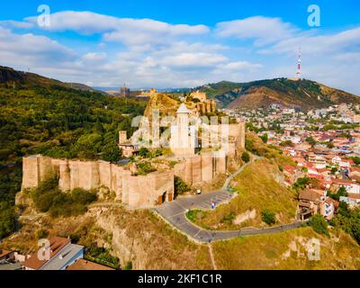 Narikala Festung Luftpanorama in Tiflis Altstadt. Tiflis ist die Hauptstadt und größte Stadt Georgiens am Ufer des Flusses Kura. Stockfoto