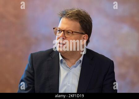 Fulda, Deutschland. 15.. November 2022. Dr. Heiko Wingenfeld, Oberbürgermeister der Stadt Fulda, spricht auf der Pressekonferenz. Bei der Ernennung wurden die Highlights im Programm der Landesgartenschau 2023 in Fulda vorgestellt. Quelle: Hannes P. Albert/dpa/Alamy Live News Stockfoto