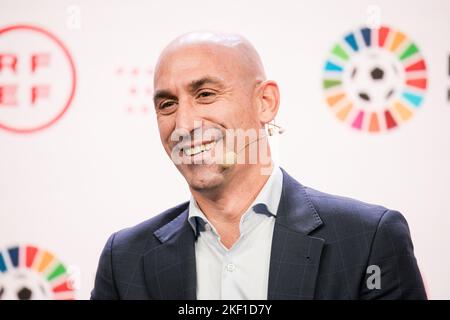 Madrid, Spanien. 15.. November 2022. Luis Rubiales, Präsident des Königlichen spanischen Fußballverbands, während der Konferenz der Vereinten Nationen in der Ciudad Deportiva de Las Rozas, Madrid. (Foto von Diego Radames/SOPA Images/Sipa USA) Quelle: SIPA USA/Alamy Live News Stockfoto