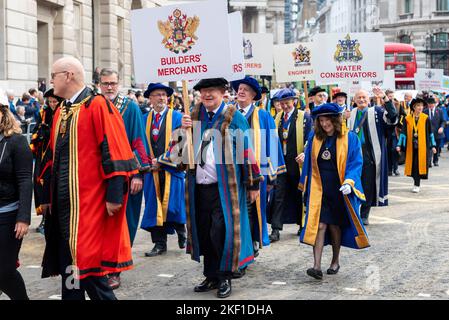 Moderne Livree-Firmen nehmen an der Lord Mayor's Show Parade in der City of London, Großbritannien, Teil. Bauherren Händler, Wasserkonservatoren Stockfoto