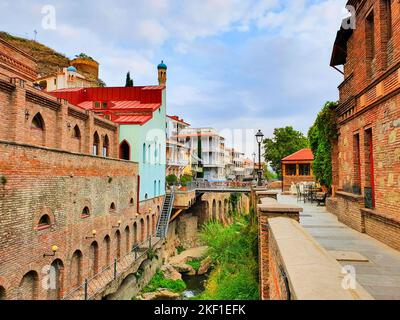 Leghvtakhevi Canyon in Abanotubani alten Bezirk in Tiflis Altstadt. Tiflis ist die Hauptstadt und die größte Stadt Georgiens am Ufer des Ku Stockfoto