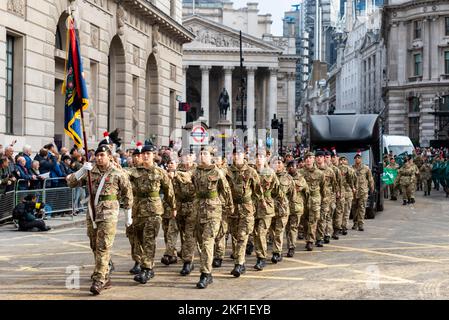 Armee Cadet Force bei der Lord Mayor's Show Parade in der City of London, Großbritannien. Junge Teilnehmer marschieren Stockfoto