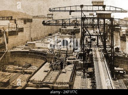 PANAMA-KANAL - ein altes Foto, das während des Baus der Miraflores-Schleuse auf dem Panama-Kanal aufgenommen wurde. Stockfoto