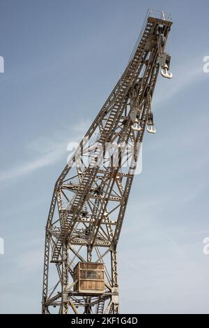 Hafenkran in Valencia, Spanien. Stockfoto