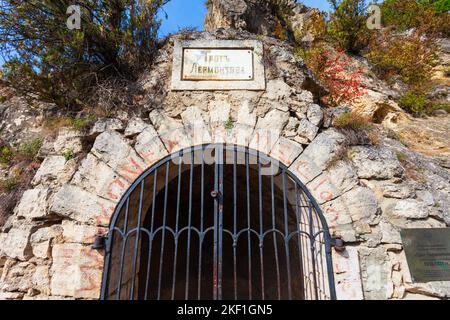 Pyatigorsk, Russland - 30. September 2020: Lermontov Grot am Maschuk Berg in Pyatigorsk, eine Kurstadt in kaukasischen Mineralwässern Region, Stawropol Kra Stockfoto